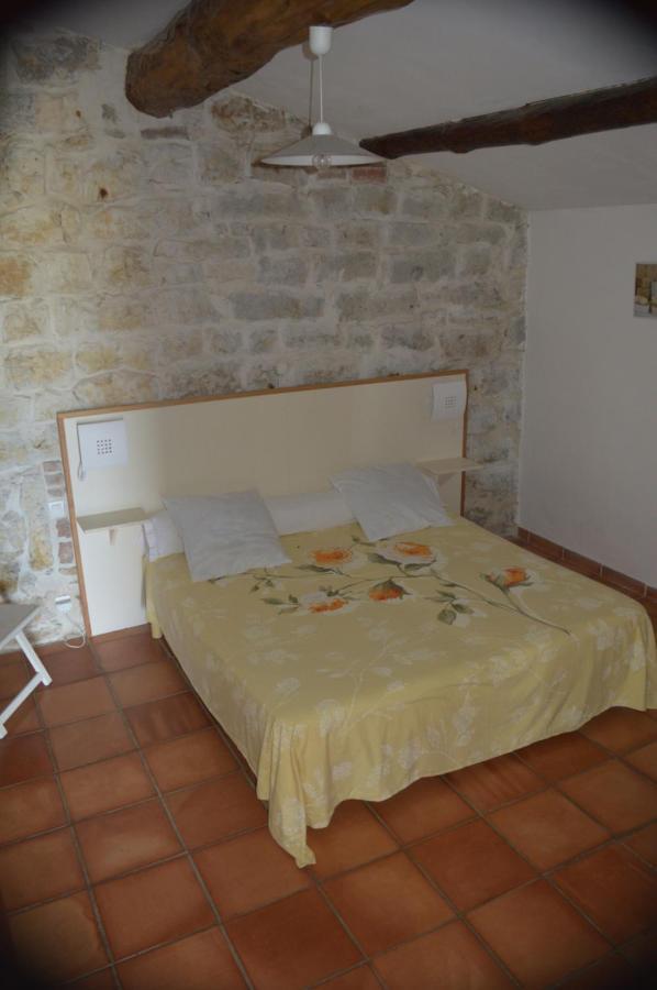 Les Loups Dans La Bergerie Bed & Breakfast Banne Exterior photo
