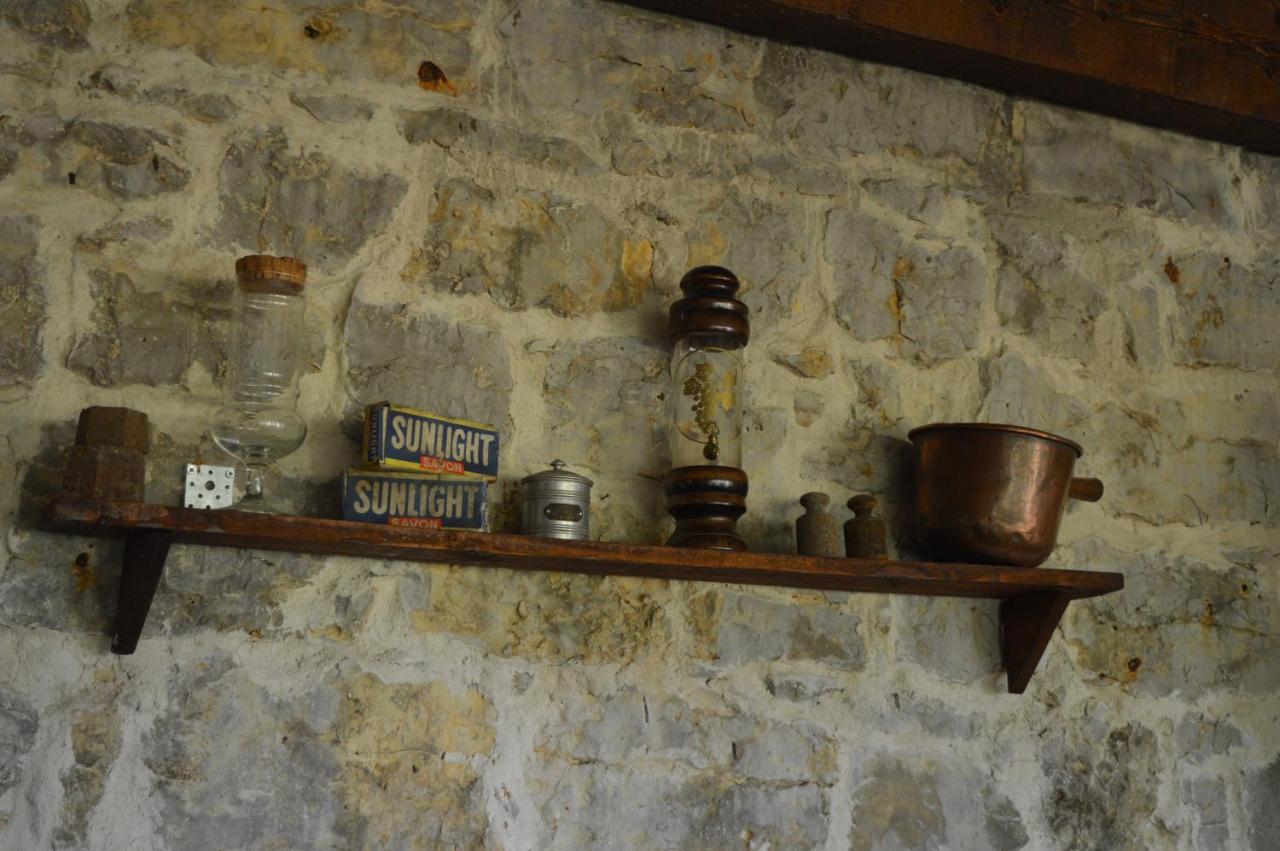 Les Loups Dans La Bergerie Bed & Breakfast Banne Exterior photo