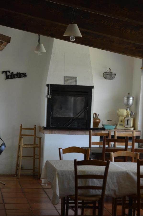 Les Loups Dans La Bergerie Bed & Breakfast Banne Exterior photo